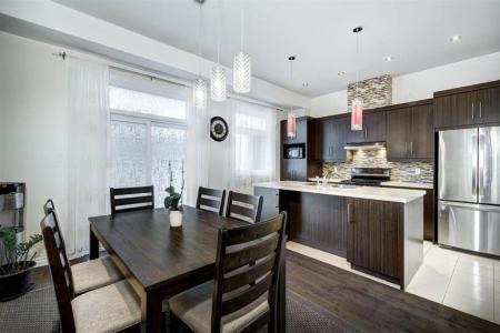 7945  Rue Nadeau, Brossard, Quebec J4Y 0G7, Kanada