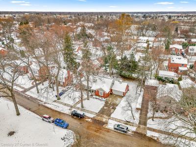 24801 Newton Street, Dearborn, Michigan 48124, États-Unis