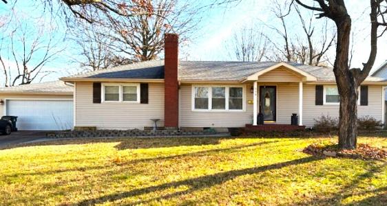 220 South Park Ave, Aurora, Missouri 65605, USA