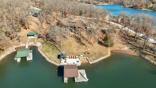 1013 Beach Dr., Keytesville, Missouri 65261, USA