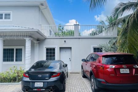 ALL INCLUSIVE SPACIOUS 1 BED APARTMENT, George Town East, Grand Cayman, Cayman Adaları