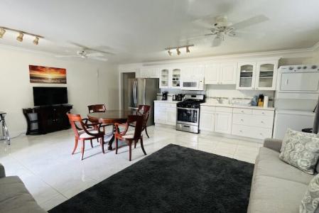 ALL INCLUSIVE SPACIOUS 1 BED APARTMENT, George Town East, Grand Cayman, Cayman Adaları