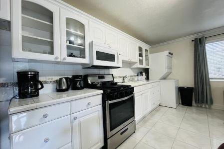 ALL INCLUSIVE SPACIOUS 1 BED APARTMENT, George Town East, Grand Cayman, Cayman Adaları