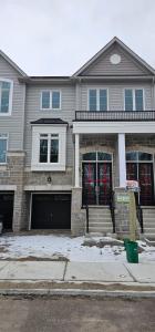 27 LYALL STOKES CIRCLE, East Gwillimbury, Ontario L0G 1M0, Canada