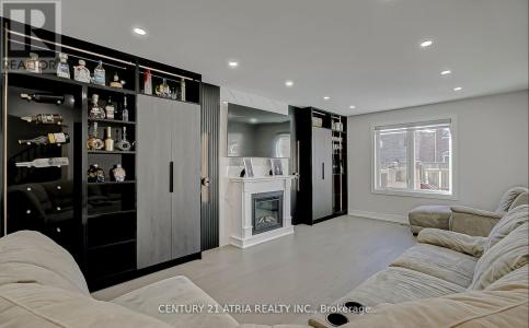 220 OLDE BAYVIEW AVENUE, Richmond Hill (oak Ridges Lake Wilcox), Ontario L4E 3C7, Canada