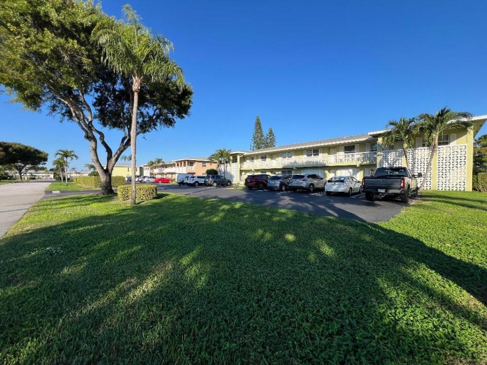 1150 Boxwood Drive #202, Delray Beach, Florida 33445, USA