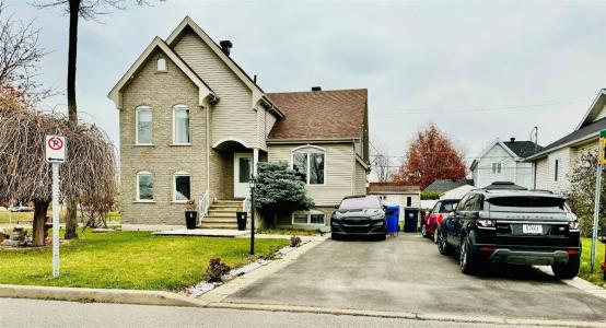 11  Rue des Colibris, L'Île-Perrot, Quebec J7V 9N2, Canada