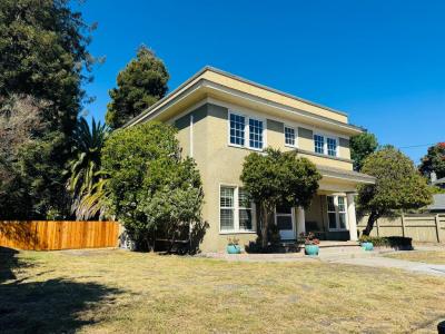 1114 Laurel Street, Santa Cruz, California 95060, USA