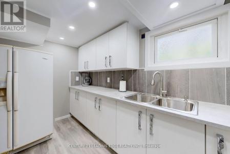 46 BUDWORTH DRIVE, Toronto (west Hill), Ontario M1E 3H9, Canada