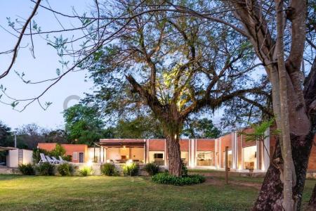 else petzold de santiviago , San Bernardino, Cordillera 00001, Paraguay