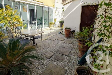 Nimes, Languedoc-Roussillon 30900, France