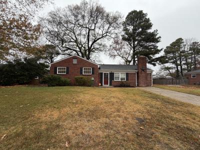 39 Longwood Drive, Hampton, Virginia 23669-2325