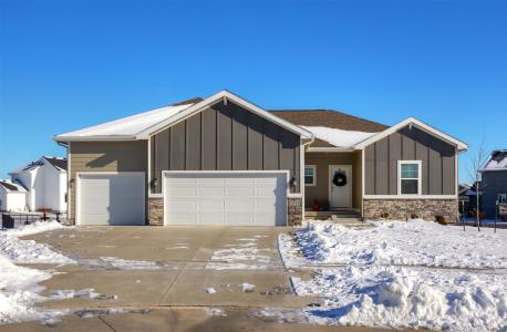 2113 NW Linwood Court, Ankeny, Iowa 50023, USA