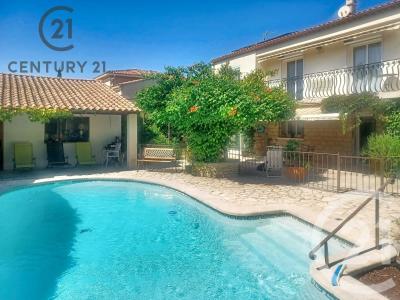 Les Angles, Languedoc-Roussillon 30133, France