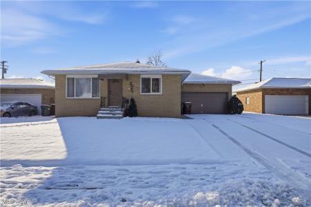 3255 Woodlawn Drive, Parma, Ohio 44134, Estados Unidos