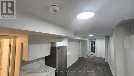 37 GREENVIEW CIRCLE, Vaughan, Ontario L6A 0B5, Canada