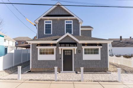 44 Hartford Avenue, Old Lyme, Connecticut 06371, USA