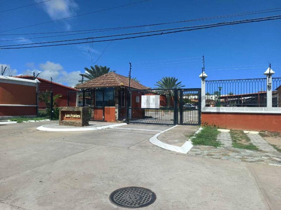Altos De Maneiro Cojunto Residencial Villa Los Frailes Casa, Pampatar, Nueva Esparta 6310, Venzuela