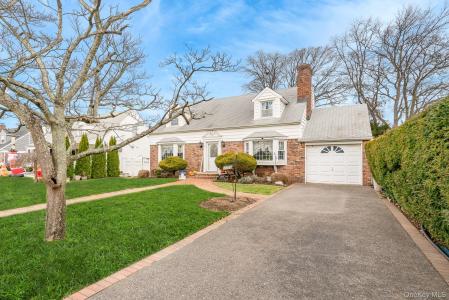 3861 Wilburne Avenue, Seaford, NY 11783, USA