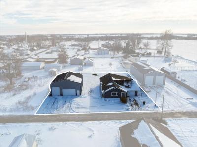 1764 D Avenue, Knoxville, Iowa 50138, USA