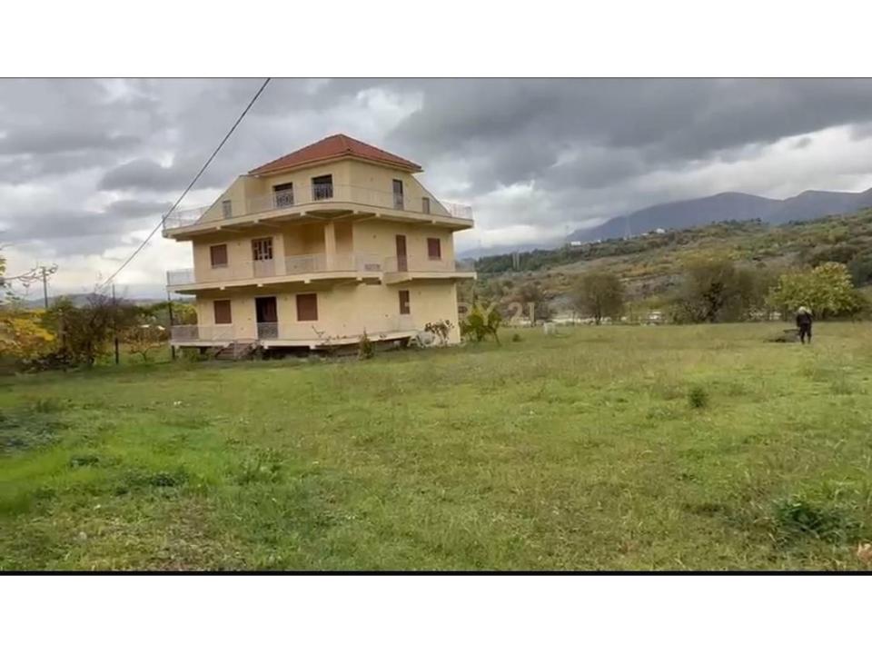 Bërzhitë, Tirana, Albânia