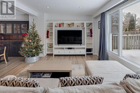 251 STOUFFER STREET, Whitchurch-stouffville (stouffville), Ontario L4A 4Y8, Canada