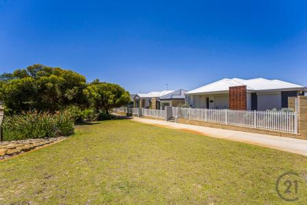 5 Tamarind Lane, Halls Head, WA 6210, Australia