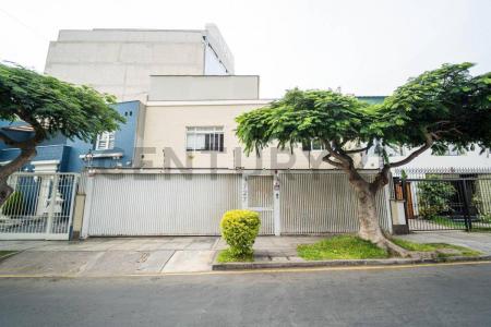 Calle Las Acacias , Lima, Lima 00001, Peru