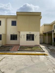 final de la carrera 10 de la urb el trigal, Trapiche Villas N°166, Cabudare, Lara 3023, Venezuela