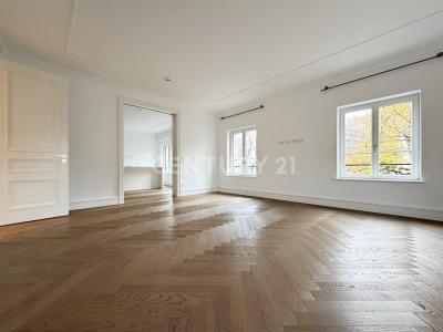 Frankfurt Am Main, Hessen 60323, Germany