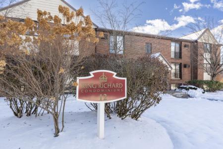 12L English Village Road Unit 201, Manchester, NH 03102, USA