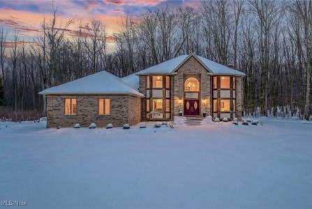 14910 Crimson King Trail, Chardon, Ohio 44024, USA