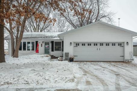 501 West Street, Plainfield, Iowa 50666, USA