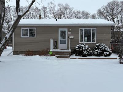 225 DUNFIELD AVENUE, Dauphin, 馬尼托巴 R7N 2Y1, 加拿大