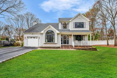 124 Spence Ave, Holtsville, NY 11742, USA