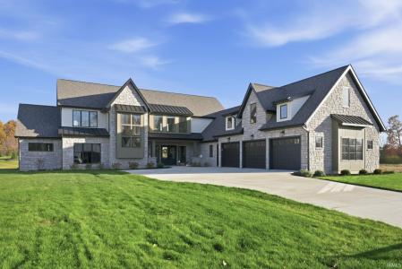 594 Contour Cove, Huntertown, Indiana 46748, USA