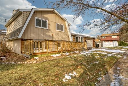 748 Wellington Drive, Dyer, Indiana 46311, USA