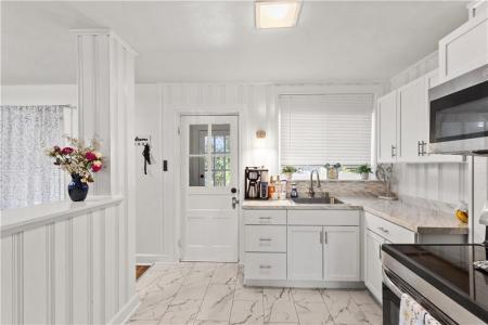 476 Providence Street , 1, West Warwick, Rhode Island 02893