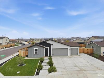 7808 Savannah Height Avenue, Bakersfield, California 93313, USA