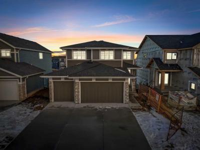 239 CHELSEA  PARK, Chestermere, Alberta T1X 2V3, Canadá