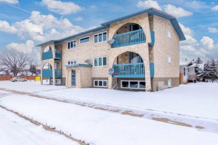 5502 49 AVENUE, Lloydminster, Saskatchewan S0M 0V4, Canada