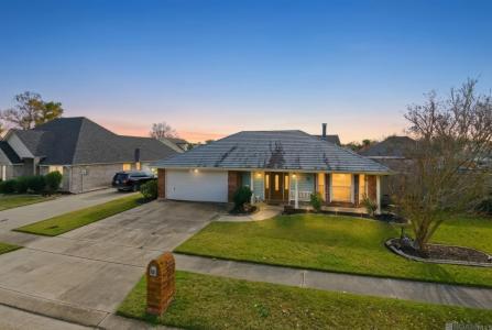 328 N Canterbury Dr, Laplace, Louisiana 70068, USA
