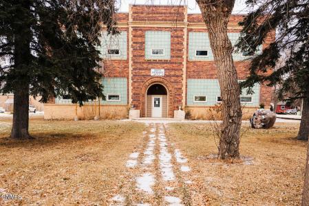 208 Center Street, Wimbledon, ND 58492, USA