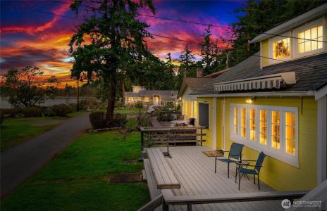 534 Sundin Drive, Camano Island, Washington 98282, USA