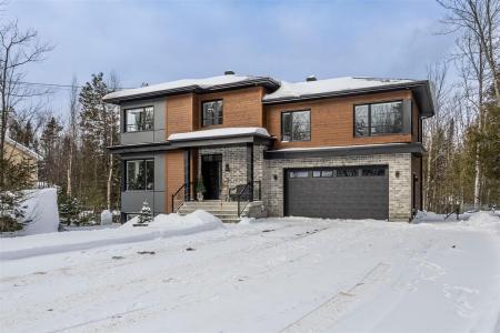 84  Rue des Rochers-Boisés, Orford, Quebec J1X 7C9, Kanada