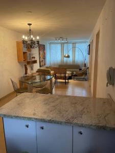 Av. Intercomunal C.R LA ENSENADA, Puerto La Cruz, Anzoategui 00001, Venezuela