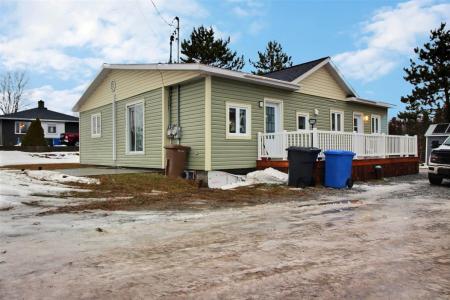 927A-927B  Ch. de Rivière-Verte, Saint-Antonin, Quebec G0L 2J0, Kanada