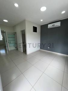 Este, Santa Cruz 00001, بوليفيا