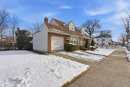 157-49 84th Street, Howard Beach, Nowy Jork 11414, USA