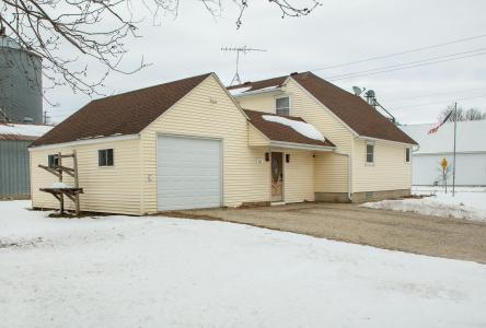 121 E Vine Street, Clarksville, Iowa 50619, USA